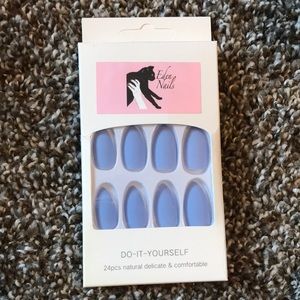 Eve in Eden Nails Press On Nails- Light Blue